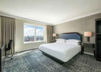 Sheraton LaGuardia East Hotel hotel thumbnail 7