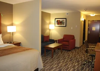 Comfort Inn & Suites Edmonton International Airport hotel thumbnail 7