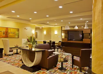 Holiday Inn Express & Suites, International Drive by IHG hotel thumbnail 2