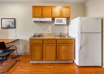 Extended Stay America Select Suites - Cleveland - Airport hotel thumbnail 7
