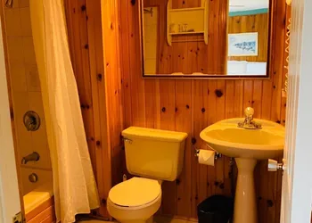 Algonquin Lakeside Resort hotel thumbnail 3