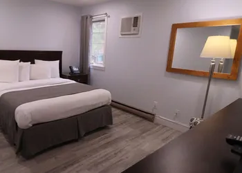 Algonquin Lakeside Resort hotel thumbnail 5