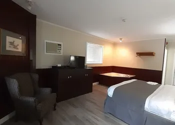 Algonquin Lakeside Resort hotel thumbnail 7
