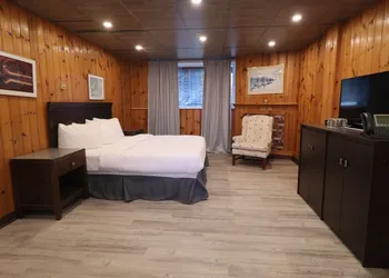 Algonquin Lakeside Resort hotel thumbnail 8