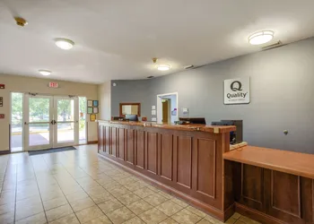 Quality Inn Gulf Shores Airport hotel thumbnail 2