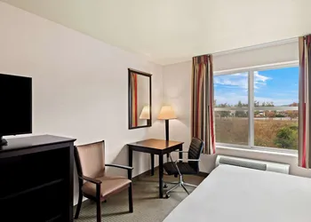 Comfort Inn & Suites Creswell hotel thumbnail 7
