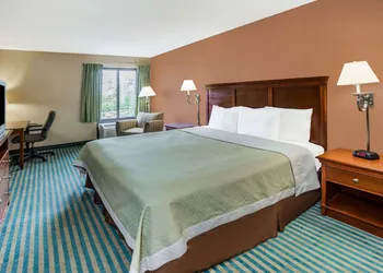Days Inn by Wyndham Westminster hotel thumbnail 7