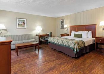 Days Inn by Wyndham Westminster hotel thumbnail 8