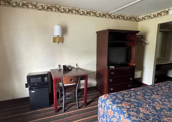 Rodeway Inn Dunmore hotel thumbnail 5
