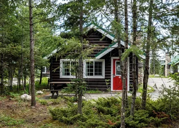Pine Bungalows hotel thumbnail 5