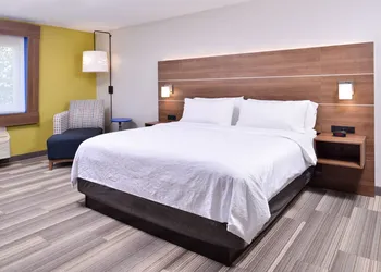Holiday Inn Express Hotel & Suites Elgin by IHG hotel thumbnail 3