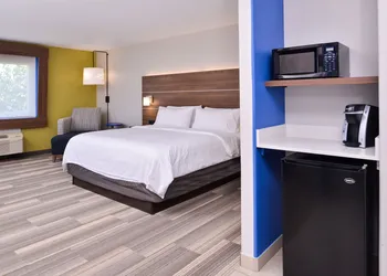 Holiday Inn Express Hotel & Suites Elgin by IHG hotel thumbnail 4