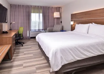 Holiday Inn Express Hotel & Suites Elgin by IHG hotel thumbnail 5