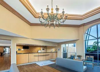 La Quinta Inn & Suites by Wyndham West Palm Beach Airport hotel thumbnail 2