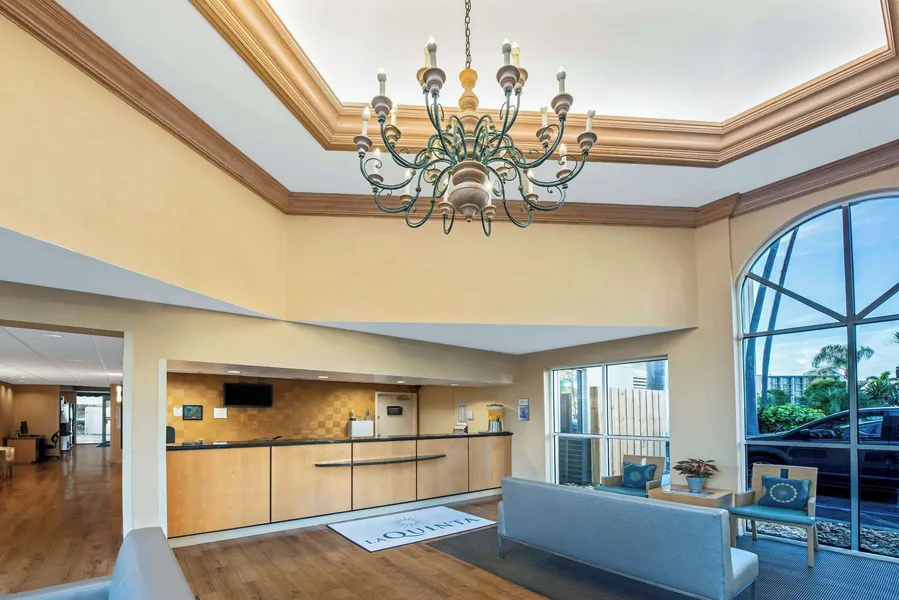 La Quinta Inn & Suites by Wyndham West Palm Beach Airport hotel detail image 2