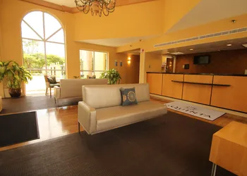 La Quinta Inn & Suites by Wyndham West Palm Beach Airport hotel thumbnail 3