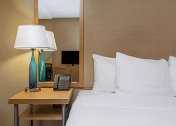 La Quinta Inn & Suites by Wyndham West Palm Beach Airport hotel thumbnail 5