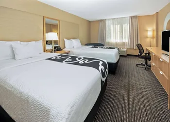 La Quinta Inn & Suites by Wyndham West Palm Beach Airport hotel thumbnail 7