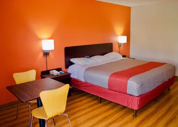 Motel 6 New Stanton, PA hotel thumbnail 4