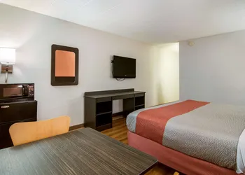 Motel 6 New Stanton, PA hotel thumbnail 6