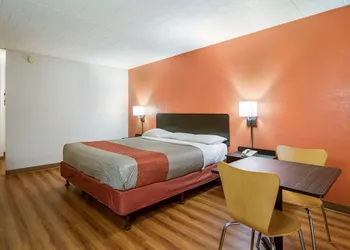 Motel 6 New Stanton, PA hotel thumbnail 8