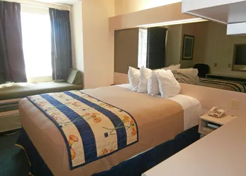 Americas Best Value Inn & Suites McDonough hotel thumbnail 3