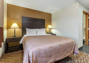 Quality Inn New London hotel thumbnail 7
