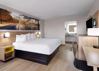 Days Inn by Wyndham Montgomery I-85 hotel thumbnail 5