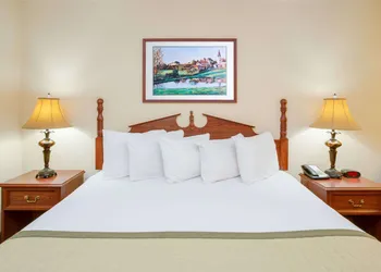 Baymont by Wyndham Ozark hotel thumbnail 3