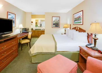 Baymont by Wyndham Ozark hotel thumbnail 5