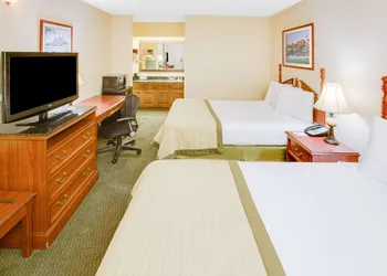 Baymont by Wyndham Ozark hotel thumbnail 8
