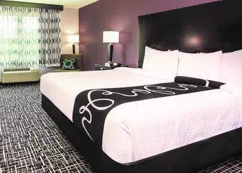 La Quinta Inn & Suites by Wyndham Russellville hotel thumbnail 5