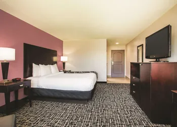 La Quinta Inn & Suites by Wyndham Russellville hotel thumbnail 6
