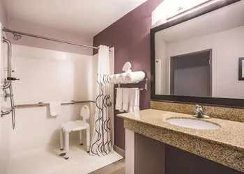 La Quinta Inn & Suites by Wyndham Russellville hotel thumbnail 7