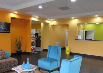 Econo Lodge hotel thumbnail 3