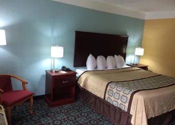 Econo Lodge hotel thumbnail 5