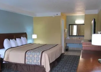 Econo Lodge hotel thumbnail 6