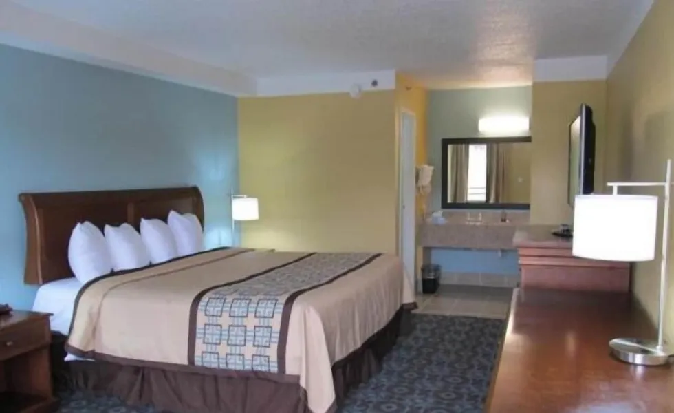 Econo Lodge hotel detail image 6