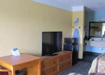 Econo Lodge hotel thumbnail 7