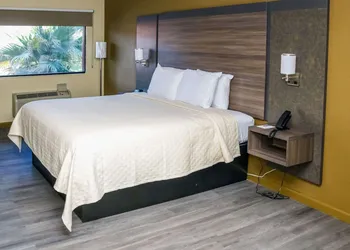 Rodeway Inn Phenix City - Columbus hotel thumbnail 8