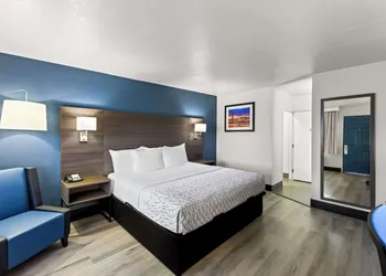 SureStay By Best Western Phoenix Airport hotel thumbnail 6