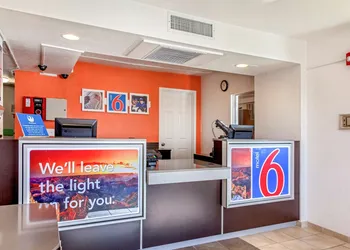 Motel 6 Phoenix North - Bell Road hotel thumbnail 5