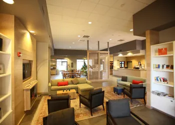 GreenTree Inn & Suites Phoenix Sky Harbor hotel thumbnail 4