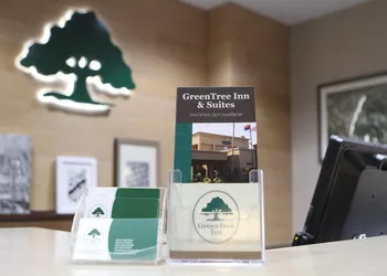 GreenTree Inn & Suites Phoenix Sky Harbor hotel thumbnail 5
