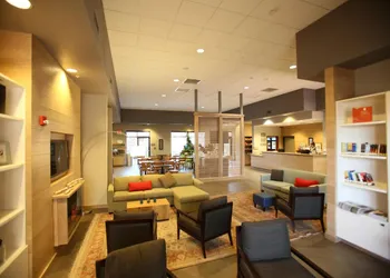 GreenTree Inn & Suites Phoenix Sky Harbor hotel thumbnail 4