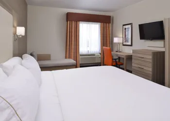 Holiday Inn Express & Suites Williams by IHG hotel thumbnail 2