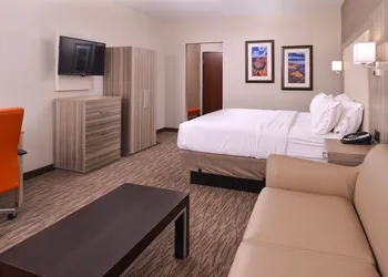 Holiday Inn Express & Suites Williams by IHG hotel thumbnail 5