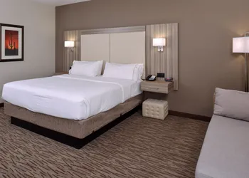 Holiday Inn Express & Suites Williams by IHG hotel thumbnail 6