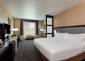 Holiday Inn Express & Suites Anaheim Resort Area by IHG hotel thumbnail 5