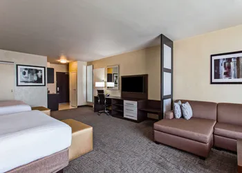 Holiday Inn Express & Suites Anaheim Resort Area by IHG hotel thumbnail 8